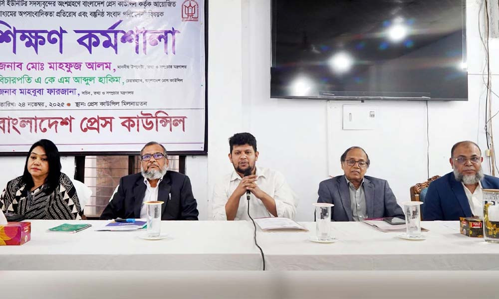 জেনেশুনে গুজব ও অপতথ্য ছড়ানো হচ্ছে: তথ্য উপদেষ্টা